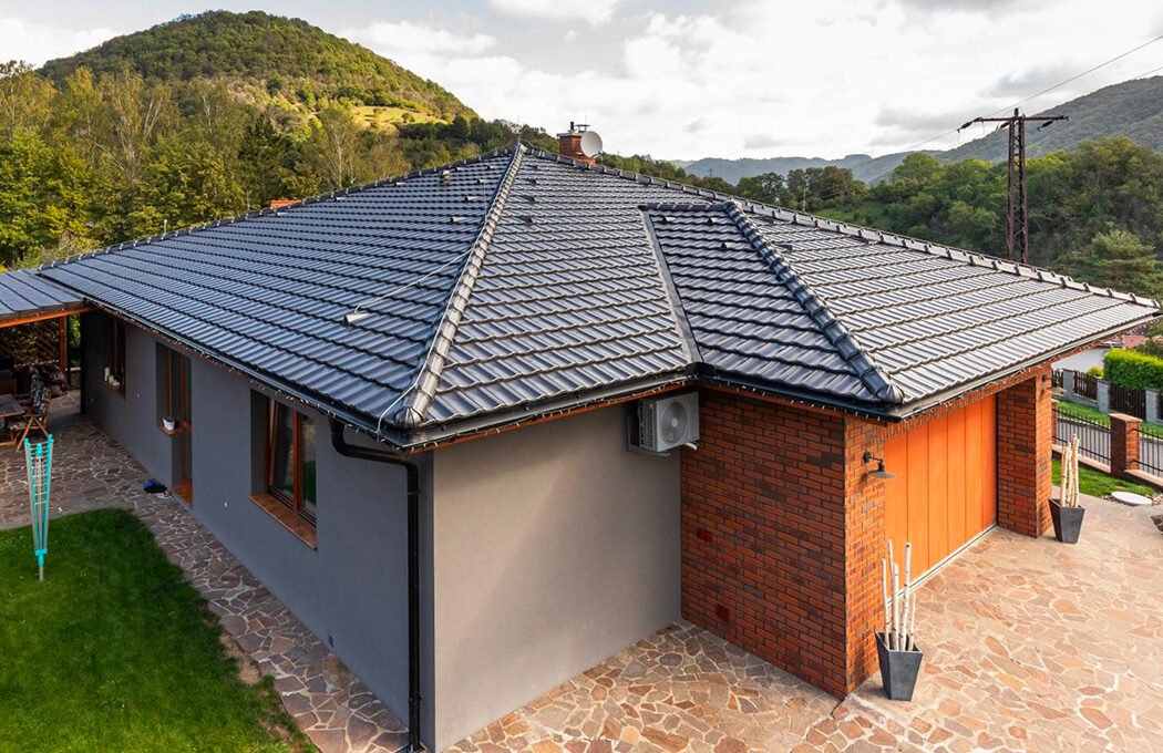Údržba krytiny z pálených střešních tašek? Není potřeba téměř žádná